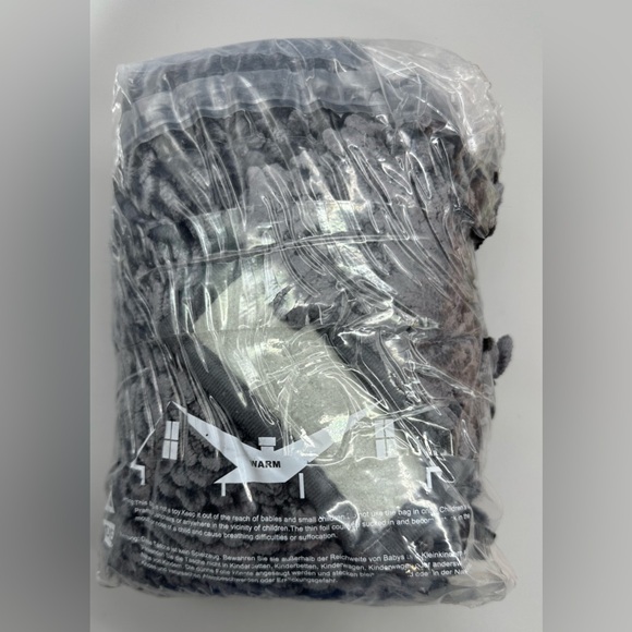 Shaggy Toilet Rug, Non-Slip Contour Bath Mat for Bathroom Floor, 24.4 X 20.4” - Picture 4 of 10